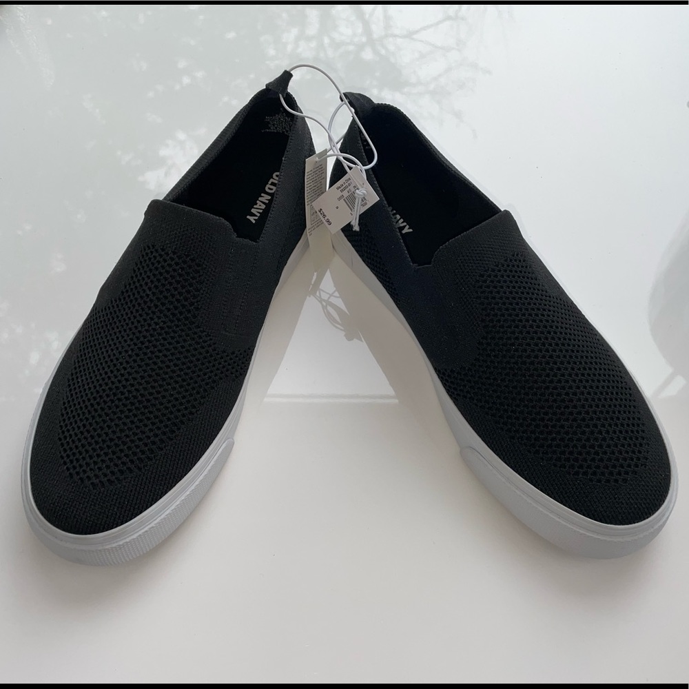 NWT Boys old navy, Black slip on canvas shoes, size 5